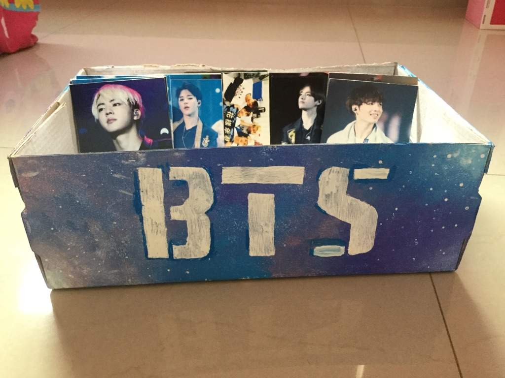 DIY BTS CRAFTS•by Rocio Olvera[BTS Galaxy Box DIY] | ARMY's Amino Amino