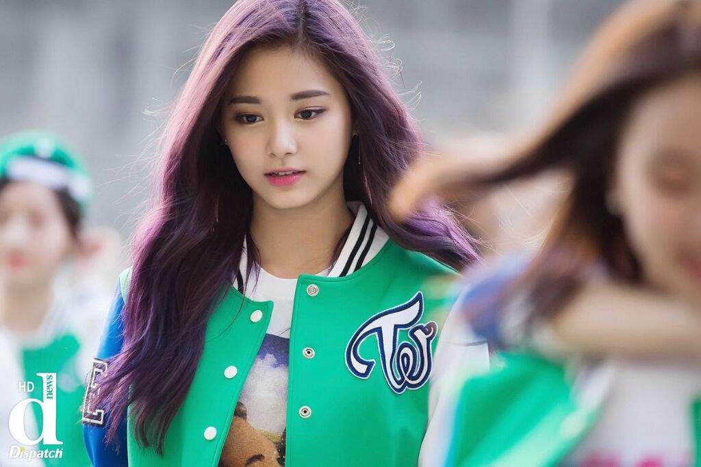 Tzuyu in green | Twice (트와이스)ㅤ Amino