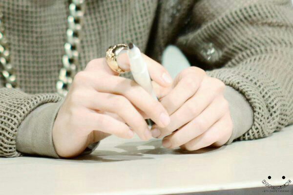 That's jhope hands everyone | ARMY's Amino