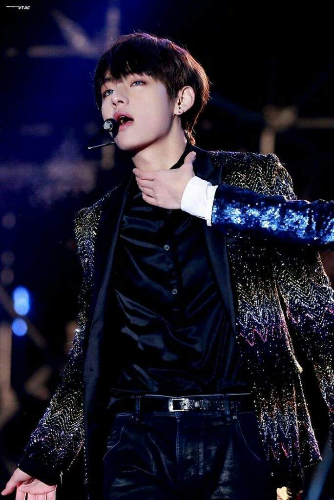 V (Taehyung) on stage Special 🎤 | BTS ARMY INDONESIA AMINO Amino