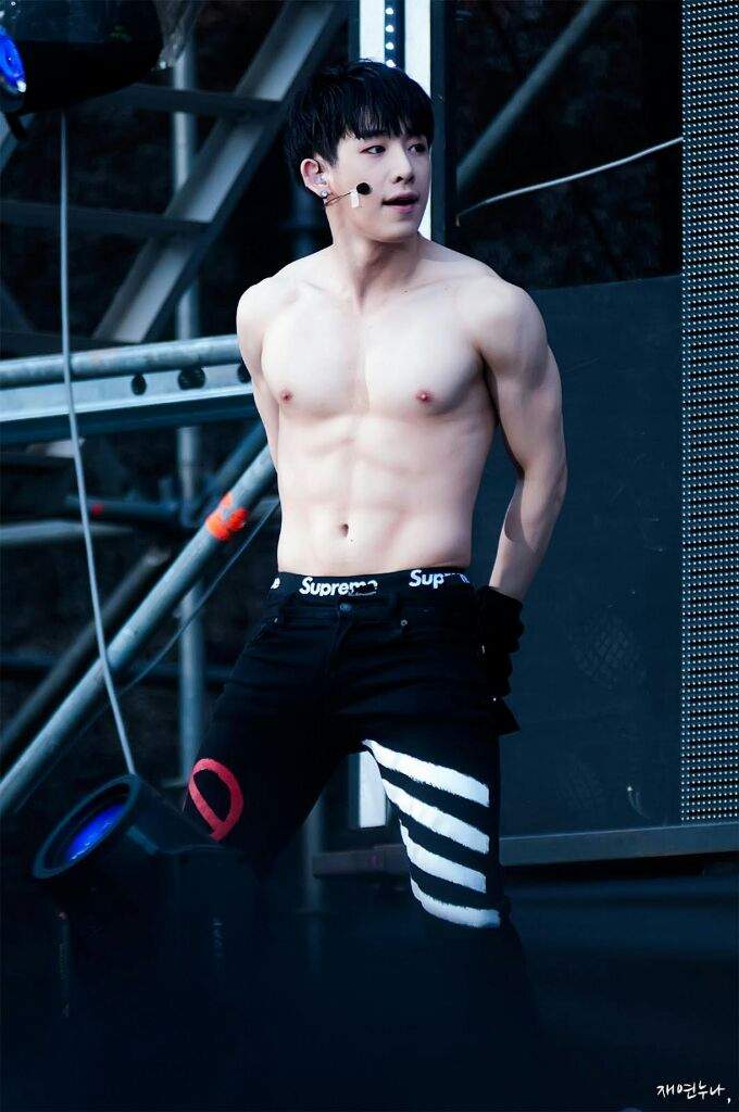 Los abs de wonho 😍😍😍 dios qué lindo | MONSTA X -AMINO Amino