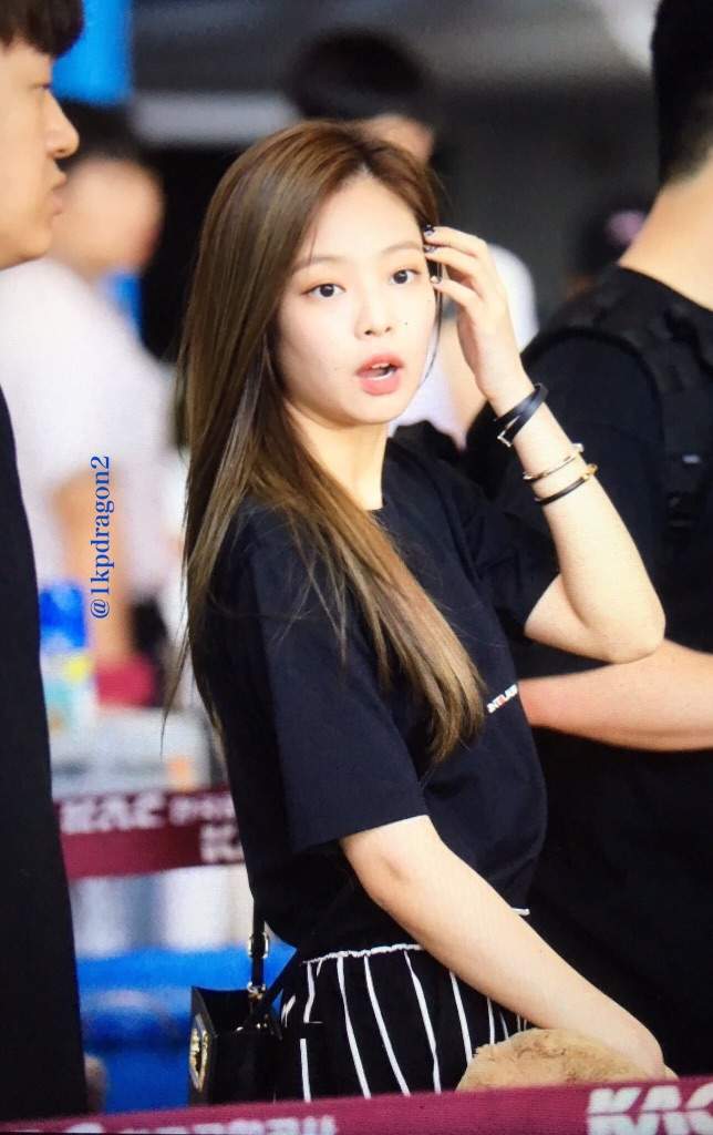 Jennie Airport | BLINK (블링크) Amino