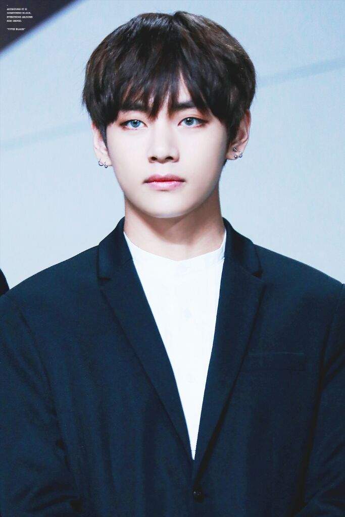 Ethereal Prince Kim Taehyung in MAMA 2016 | ARMY's Amino