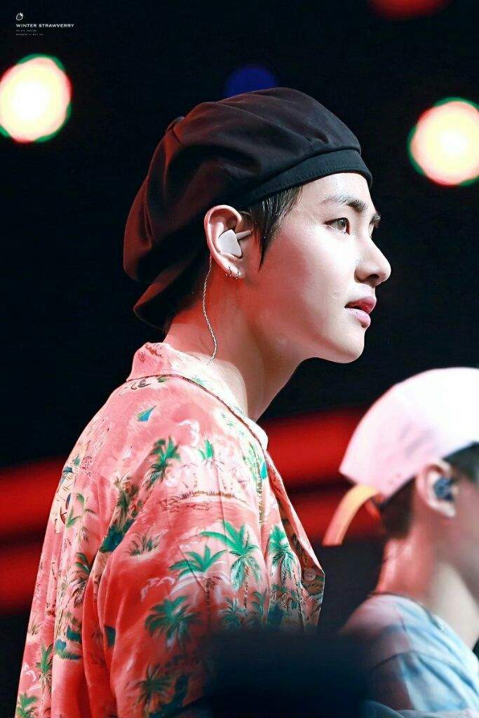 Does Taehyung have a scar ? | ARMY's Amino