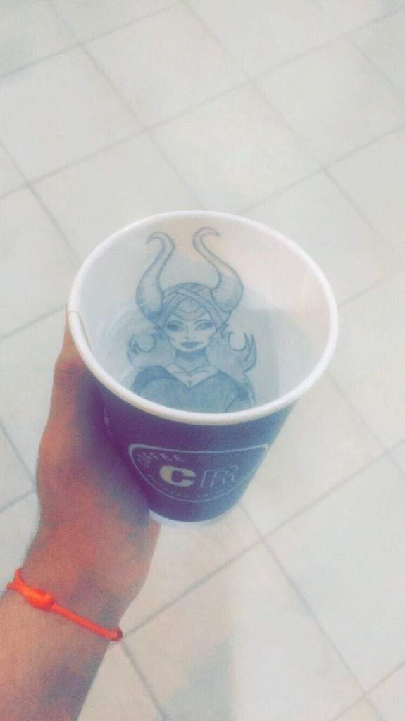 رسم شخصية Maleficent على كوب قهوة  الفن والرسم Amino