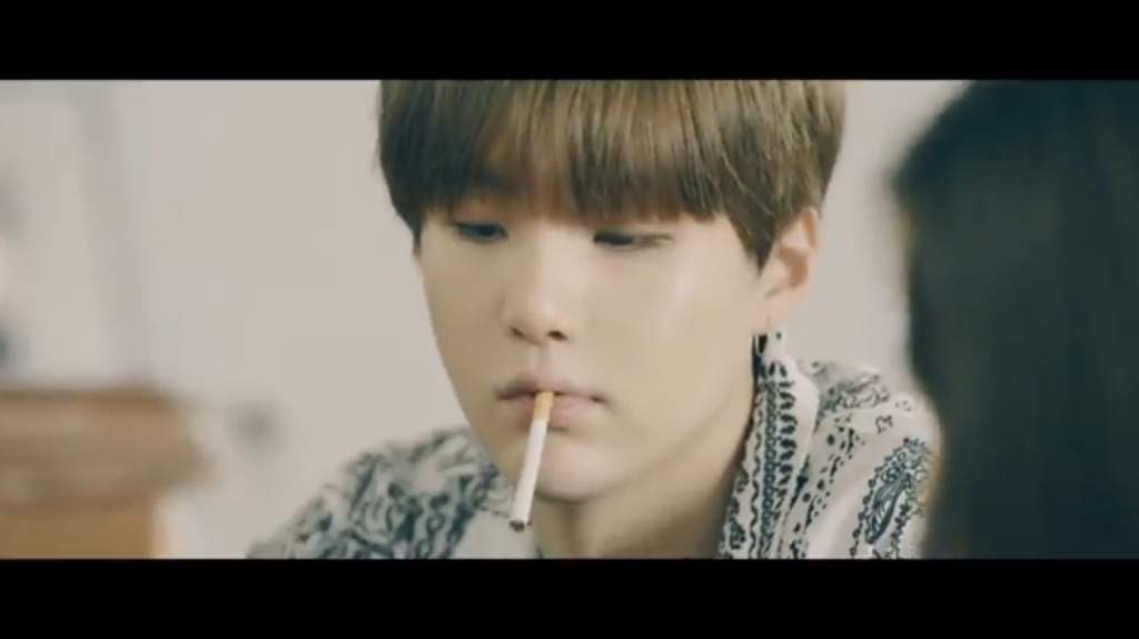 YOONGI SMOKING 🙏😭🚬 | ARMY's Amino