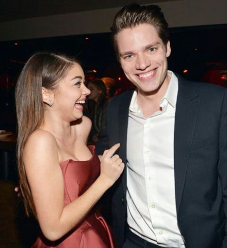 Sarah Hyland Splits With Dominic Sherwood After Two Years (Report ...