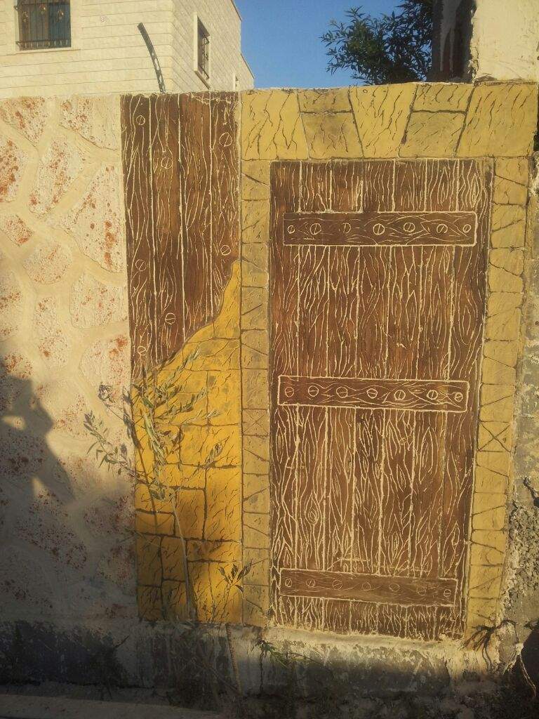 رسم باب خشبي قديم