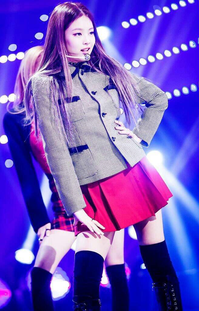 excellent blackpink rose stage outfits
6