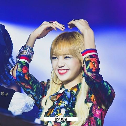 Lisa Making Heart Sign | Wiki | BLINK (블링크) Amino