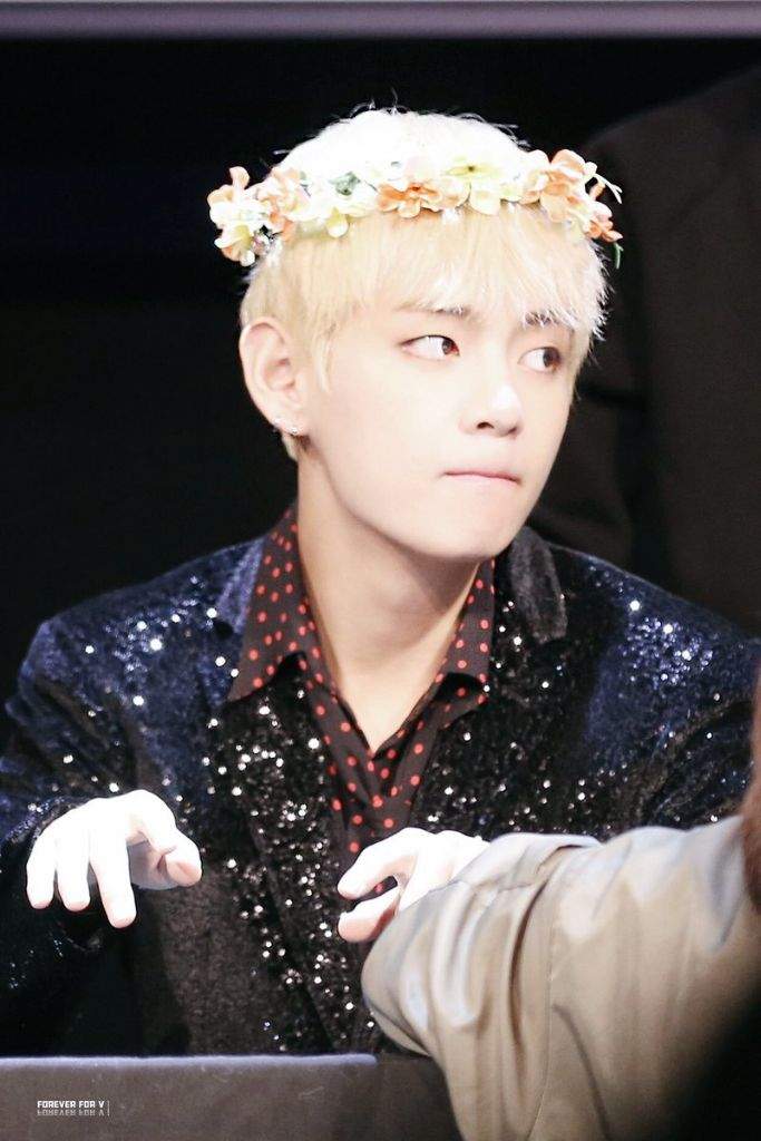 💙💮 9 : Taehyung oppa avec une couronne de fleurs 💙💮 | Culture Asiatique ...