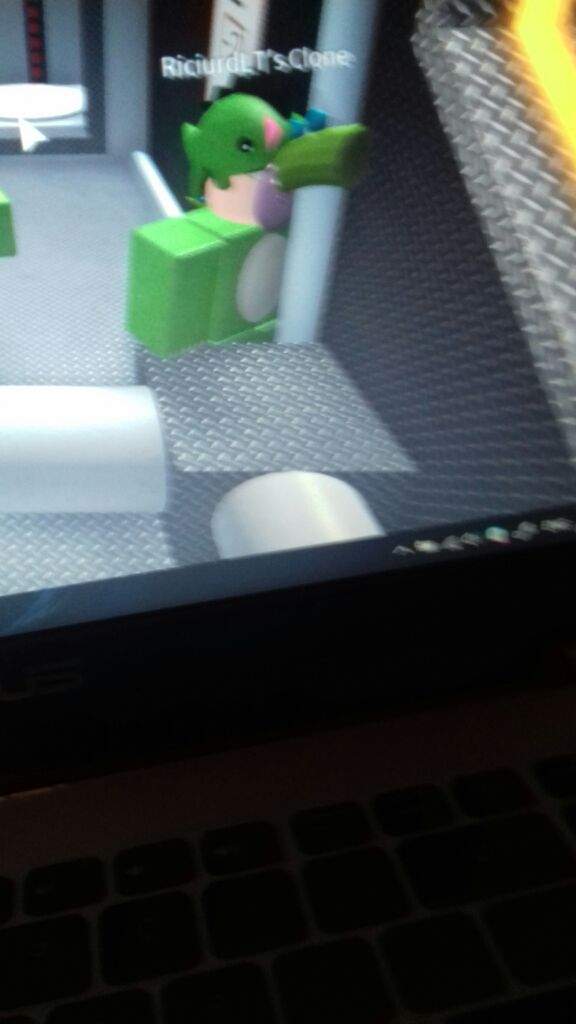 My Bro Acually Cloned Me Right P Roblox Amino - plain old combine headrowhat for clonetrooper101 roblox