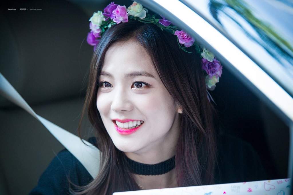 Jisoo - The car window goddess | BLINK (블링크) Amino