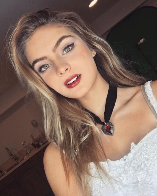 brighton sharbino singer brighton sharbino wiki walkers amino brighton sharbino singer brighton sharbino wiki walkers amino