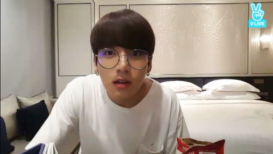 Jungkook Reading Comments | ARMY's Amino