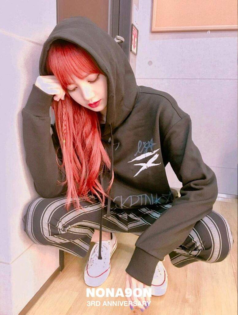 lisa manoban hoodie