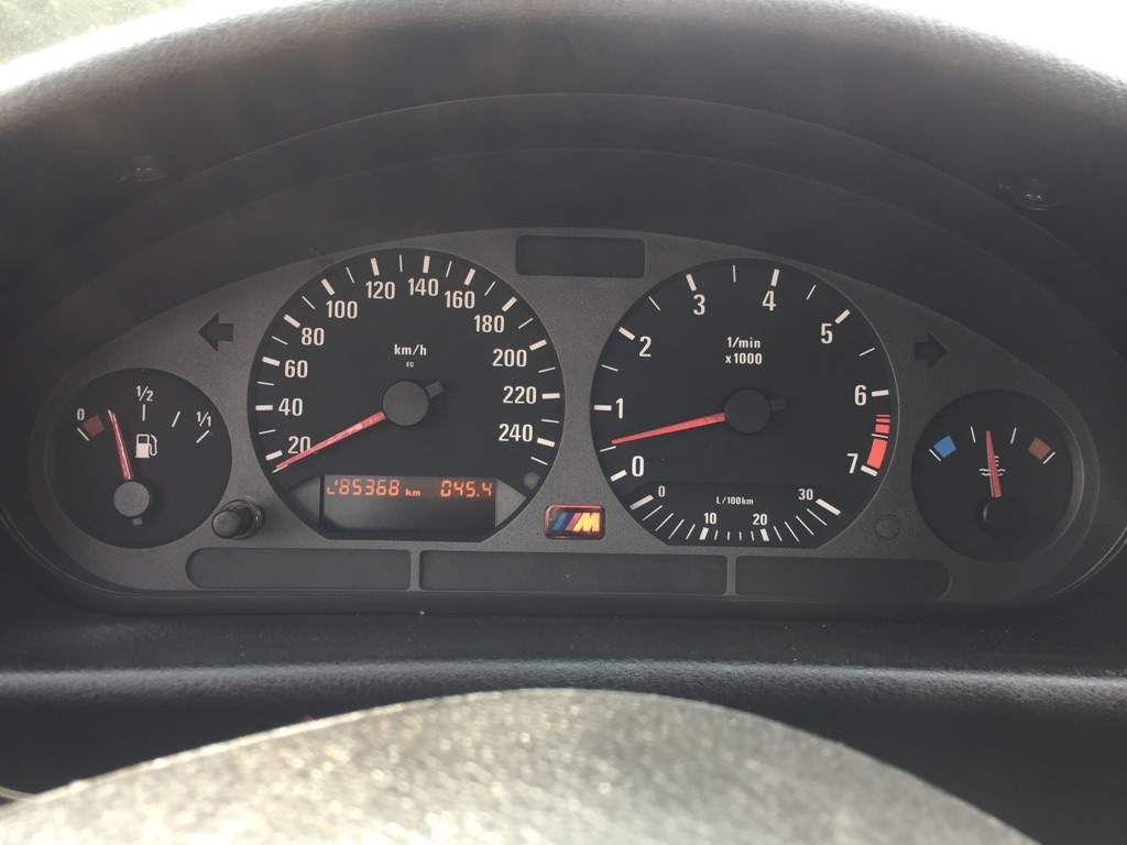 DIY e36 M3 cluster | Garage Amino