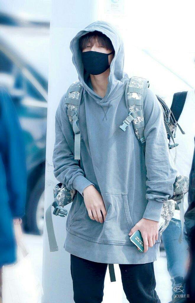 Jungkook (airport fashion) | ARMY's Amino Amino