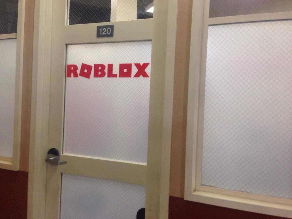 I Viseted Roblox Headquarters Roblox Amino