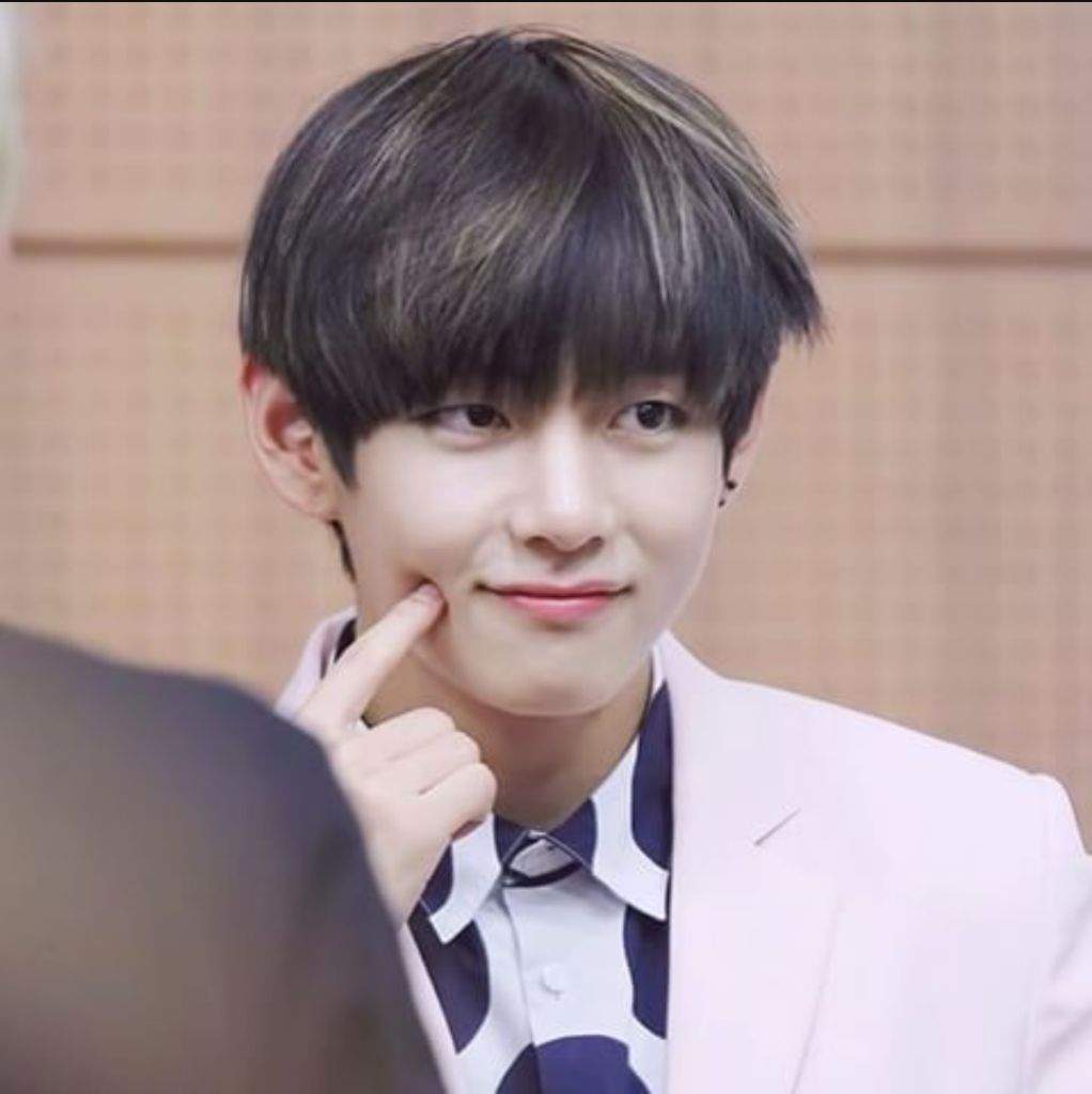 Taehyung doing Aegyo 💓💞 | ARMY's Amino