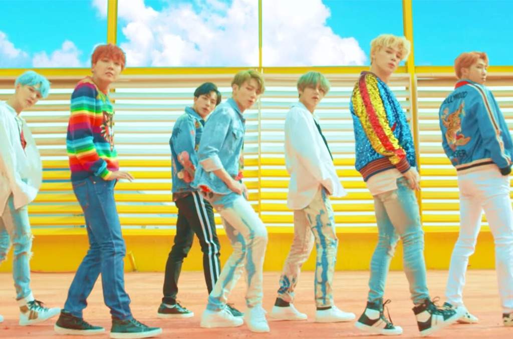 DNA MV Outfits 🕺🏼 2/2 | BTS Styles Amino