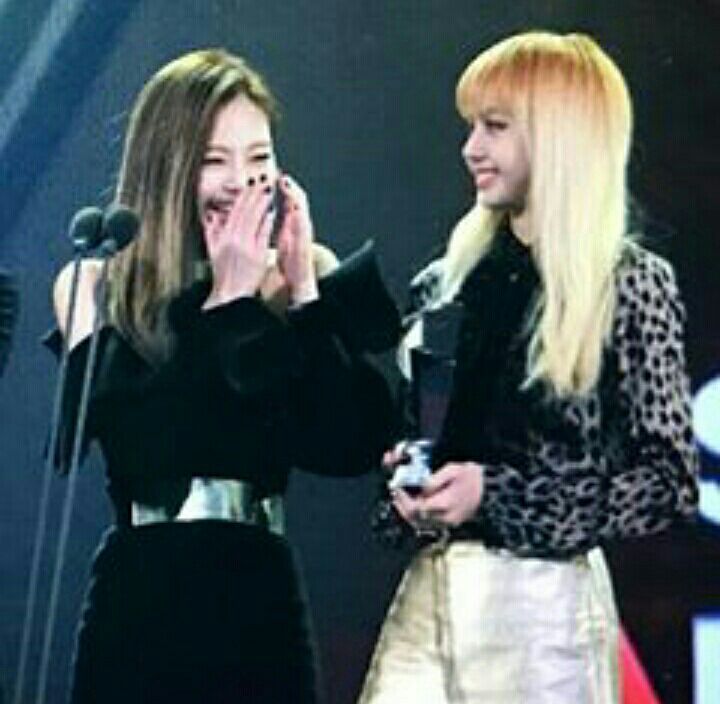 Jenlisa Moment How Much Lisa Like Jennie Like Sister Or Like