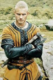 Vikings da Depressão - ⚔️Bjorn ao lado de sua verdadeira mãe nas Sagas  Nórdicas⚔️ Isso mesmo, de acordo com as sagas, Björn Ironside era filho do  semi-lendário rei Ragnar Lodbrok (Lothbrok) com