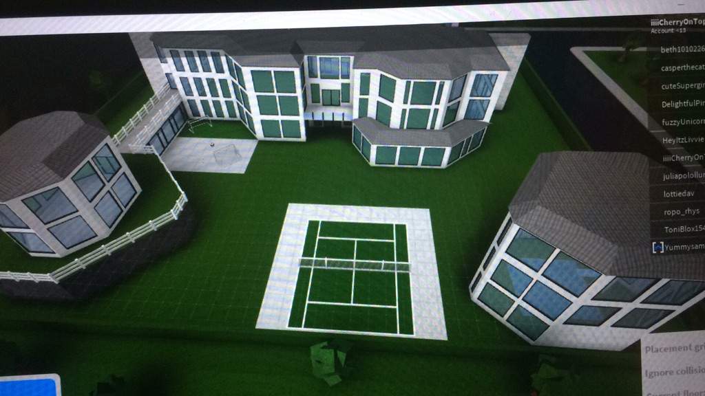 Keep Current House Or Build A New In Bloxburg Roblox Amino