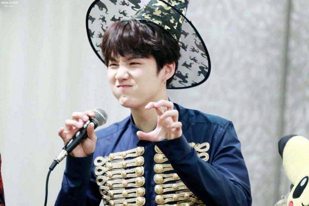 DÍA 21 SUGA HACIENDO AEGYO | ARMY's Amino Amino