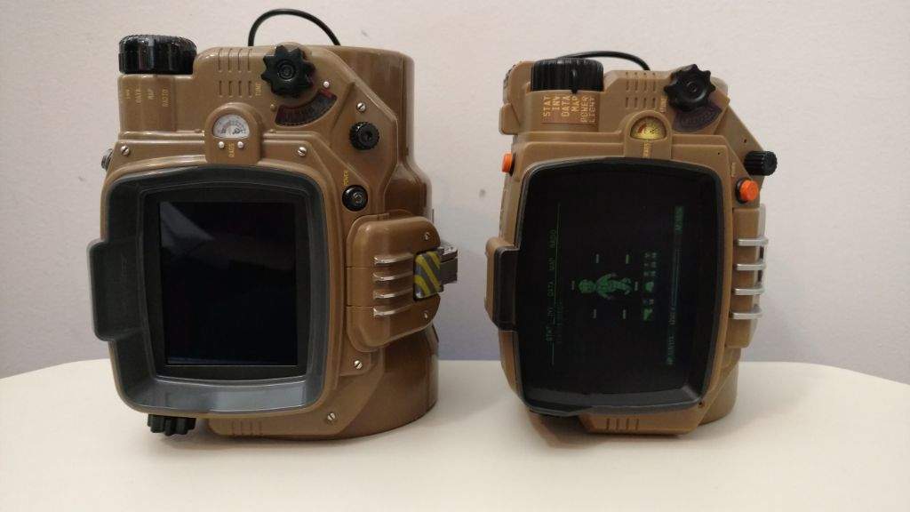 Review Spirit Halloween PipBoy Cosplay Amino