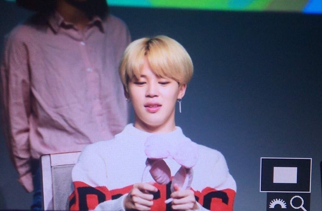 Jimin in DNA fansign | ARMY's Amino