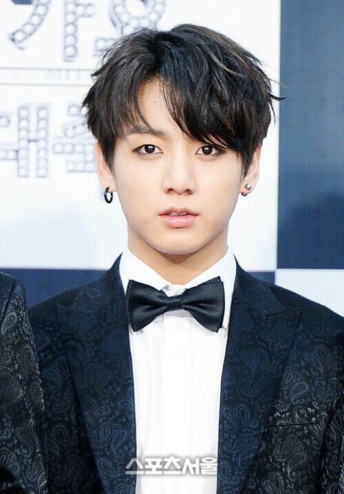 Jungkook de traje | ARMY's Amino Amino