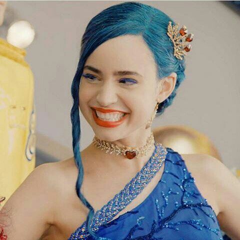 All things EVIE descendants 1@2 | Disney Descendants Amino