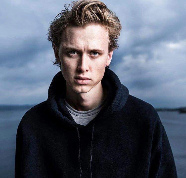 Henrik Holm is gonna be the death of me | Skam Amino