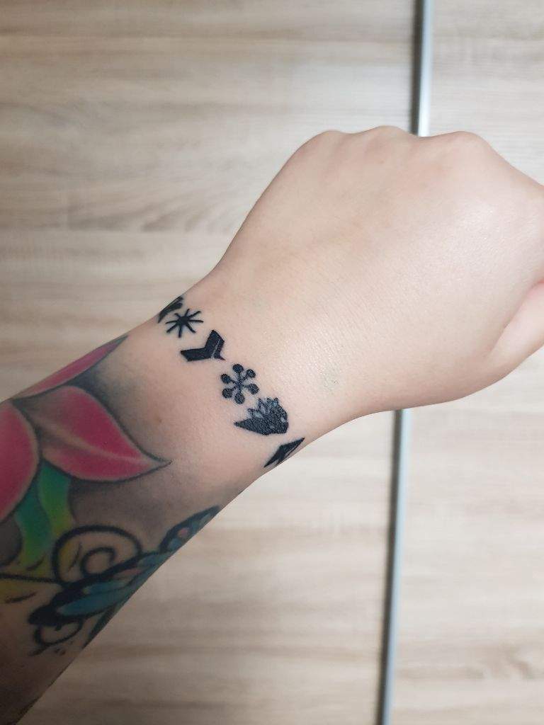 Tattoo of Odo nyera fie kwam The power of love tattoo  custom tattoo  designs on TattooTribescom