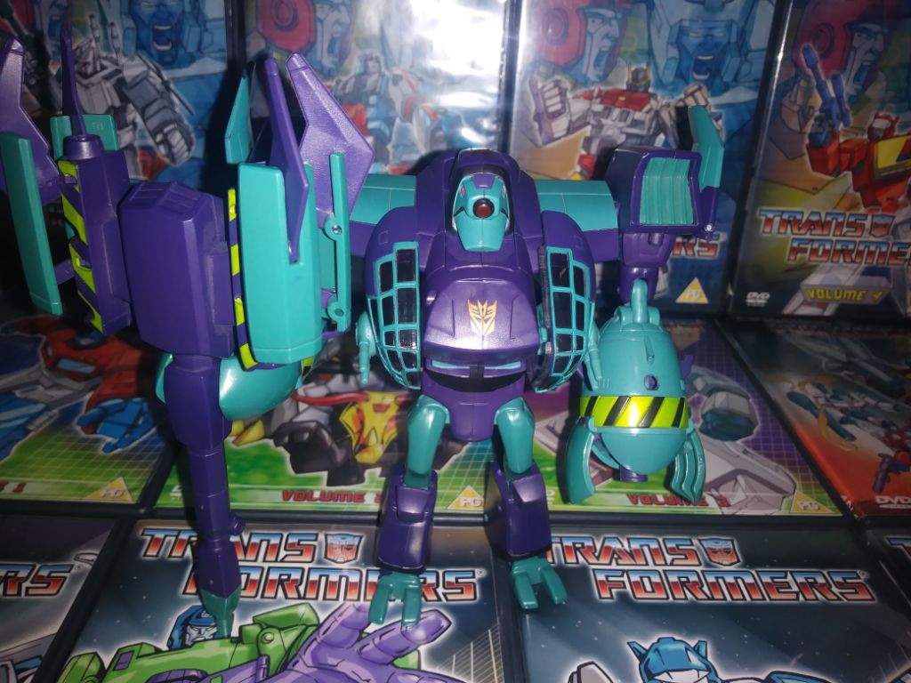 TFA Voyager Class Lugnut Review | Transformers Amino