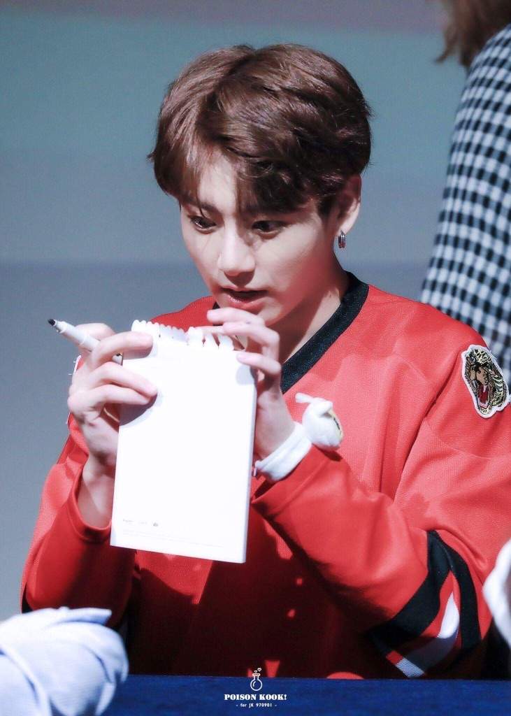 Jungkook Part 2 Bts Love Yourself 承 Her Fansign Sinchon Army S Amino