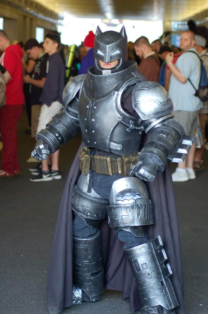 Dark Knight Returns Armor Cosplay | Cosplay Amino