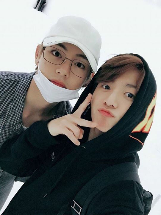 Taekook Selfie ( about time 😊) and Moments 2017 | ARMY's Amino