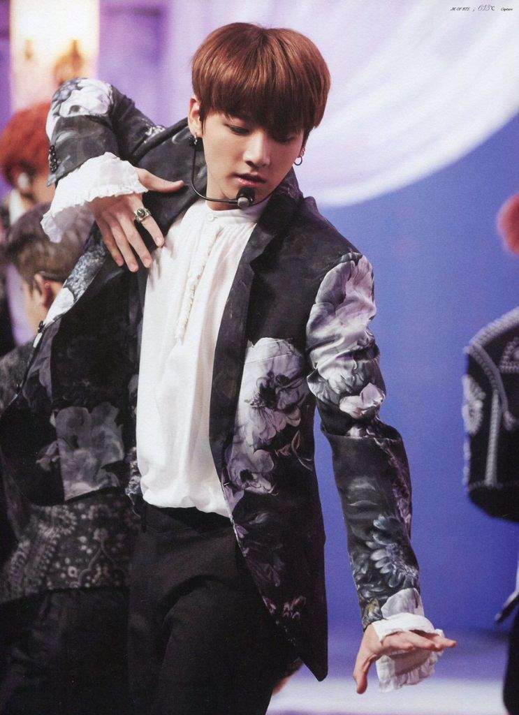 The BEST on-stage photos of Jungkook | ARMY's Amino