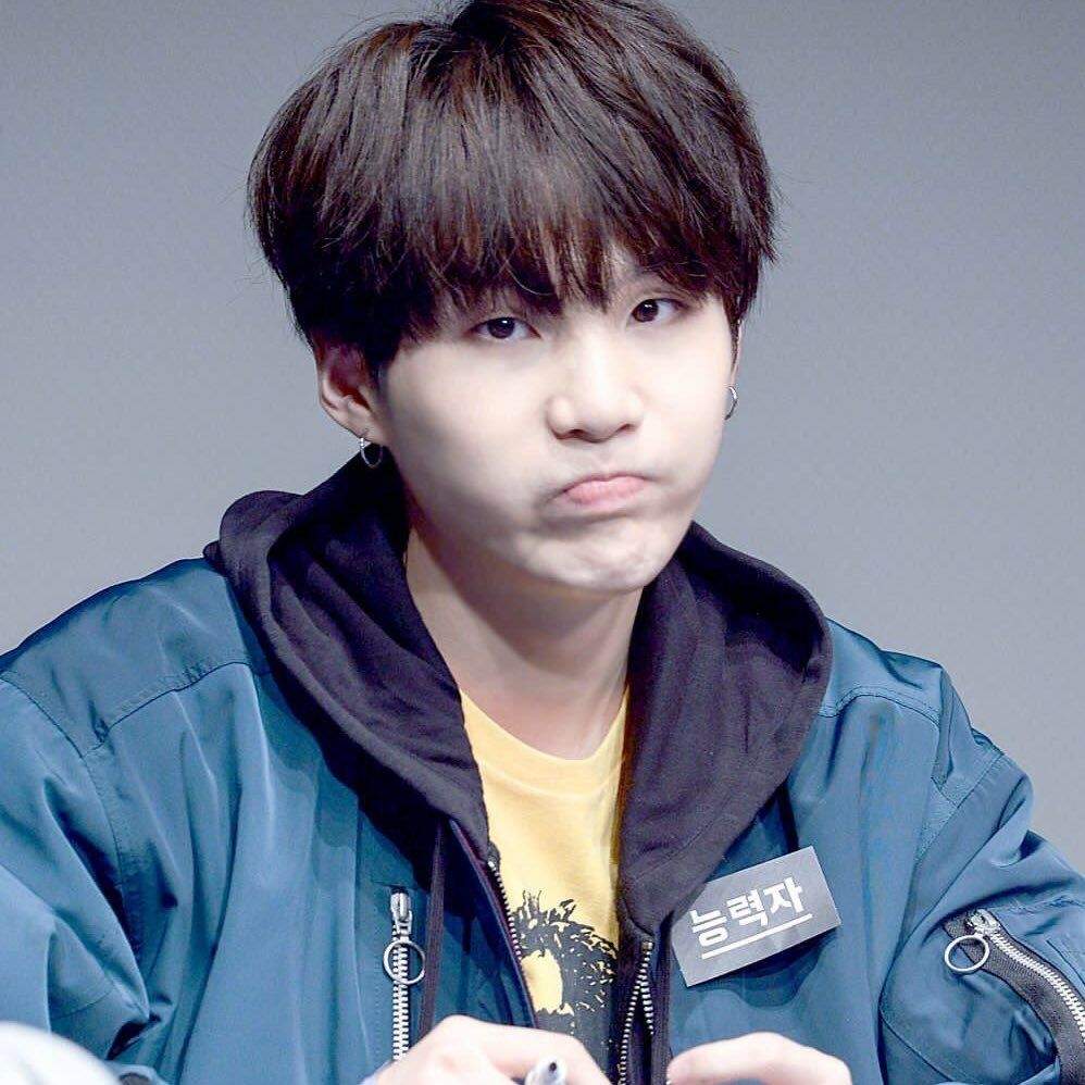 Yoongi Pouting Blog♡ | ARMY's Amino