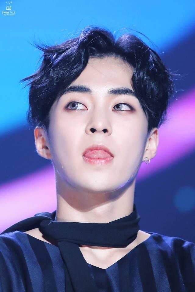 Xiumin Black Hair Appreciation🖤 | EXO (엑소) Amino