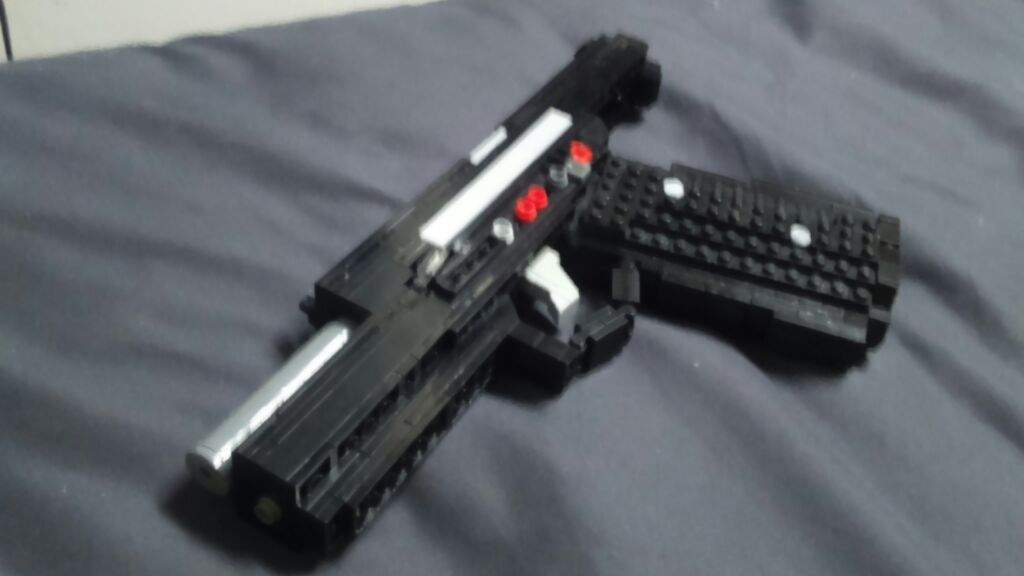 Glock 18 | LEGO Amino