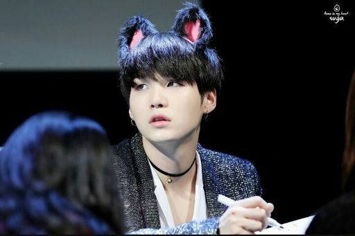 Кому больше идут ушки? Пиши в коменты | BTS Familyㅇㅅㅇ Amino