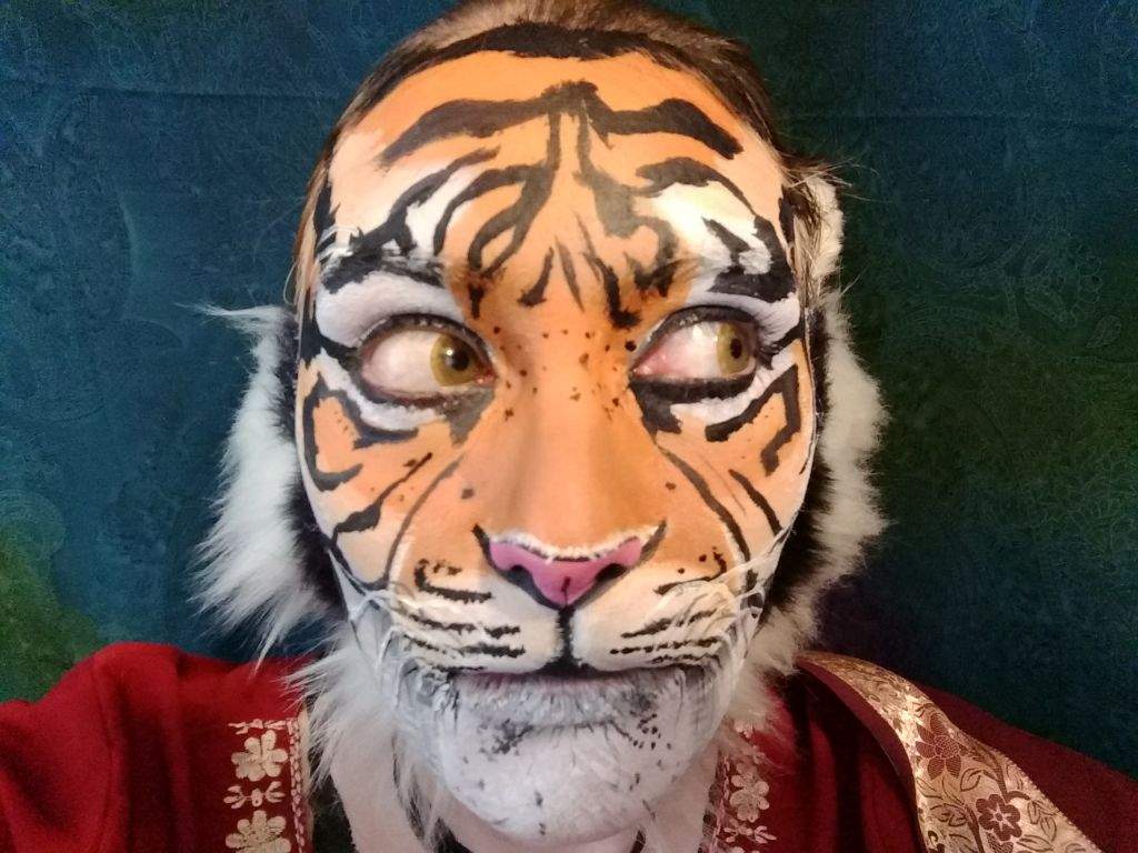 Facepainting like a tiger BOSS! | Urban Legends & Cryptids Amino