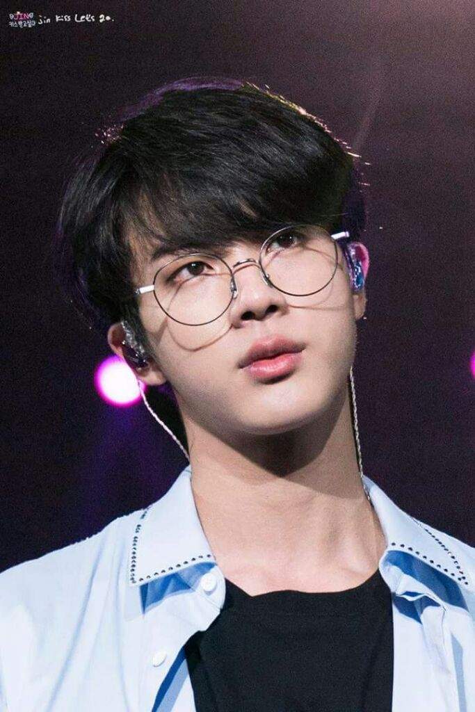 Kim Seokjin de óculos é minha religião | •Kpop• Amino