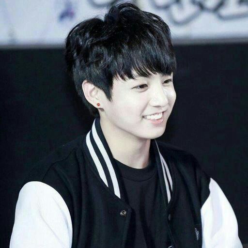 Jungkook con el pelo negro💘😍😍 | ARMY's Amino Amino