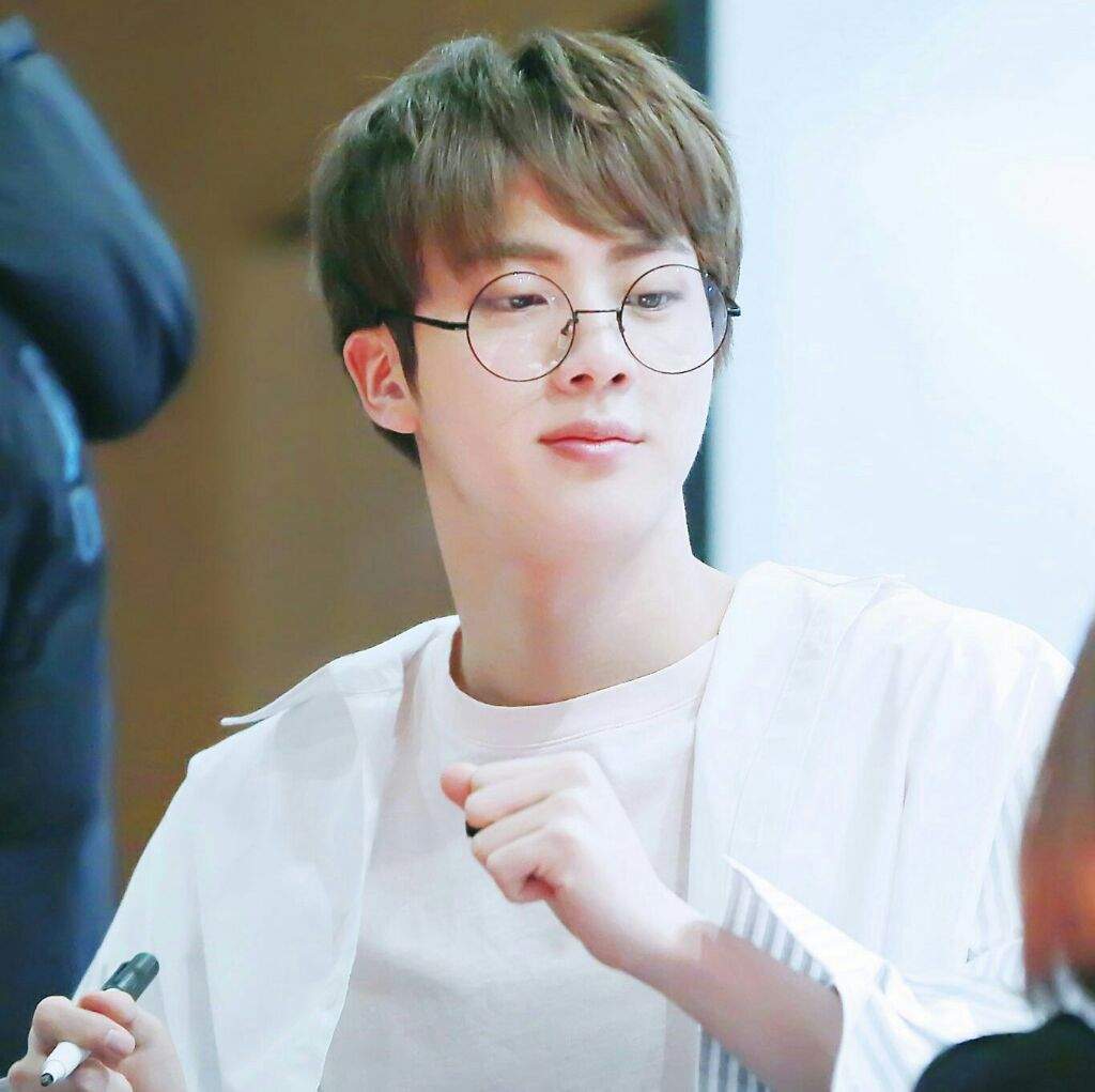 Seokjin con lentes 😍😋 | Wiki | ARMY's Amino Amino