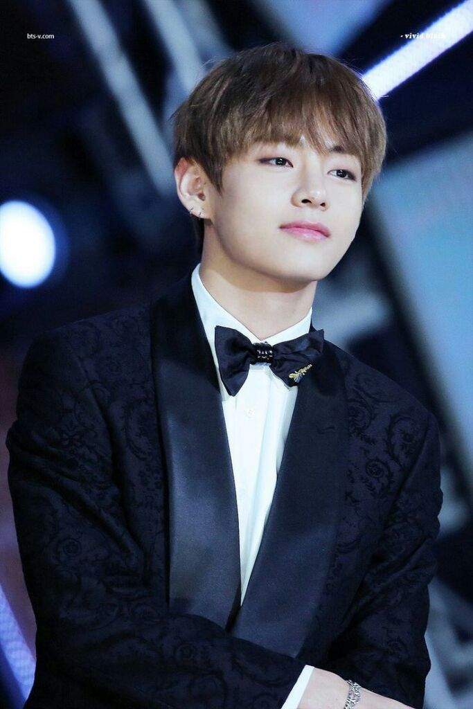 Get Photoshoot Kim Taehyung Black Suit Pics