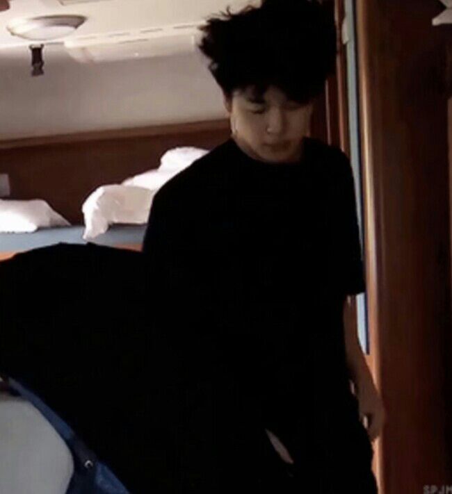 How BTS` Jimin Looks Like after Getting up from Sleep is Far Cuter Than